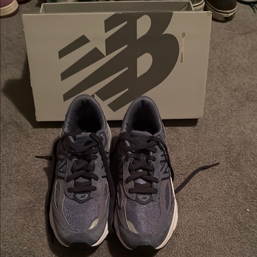 New Balance Made in USA 990v6 running sneakers size 6/women’s size 7.5